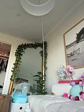 aus queen online show from April 21, 9:50 pm