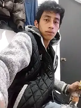 Flaquito pitudo online show from December 15, 5:23 am