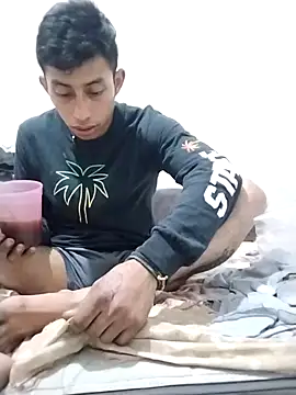 Flaquito pitudo online show from December 18, 6:32 am