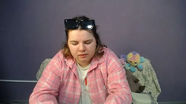 so shy online show from May 26, 7:15 am