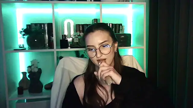 X Alisa online show from April 18, 7:58 pm