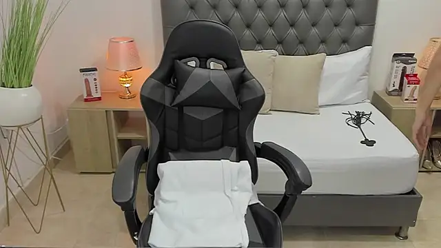 candy summer28 online show from January 29, 7:22 pm