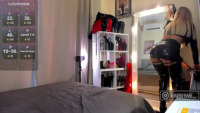 Snapshot of XBarbieBabeX chatting on December 14, 5:02 am XBarbieBabeX online show from December 14, 5:02 am