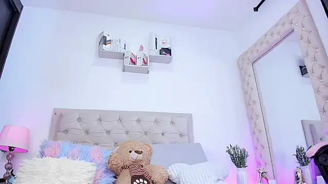 lorennahernandez01 online show from February 24, 11:30 am