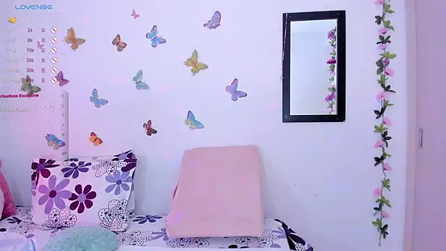 Snapshot of _Arianna08_ chatting on December 10, 6:11 am Arianna08 online show from December 10, 6:11 am