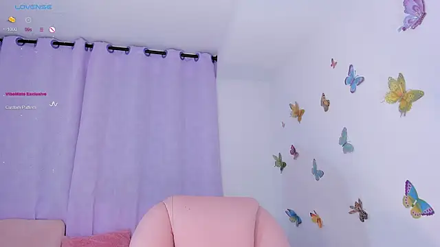 Snapshot of _Arianna08_ chatting on December 15, 6:40 am Arianna08 online show from December 15, 6:40 am