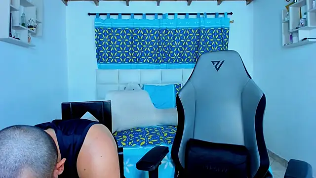 Snapshot of xxx_sweet_couple_ chatting on January 17, 8:45 am xxx sweet couple  online show from January 17, 8:45 am