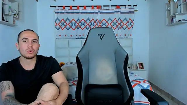 Snapshot of xxx_sweet_couple_ chatting on March 18, 5:20 am xxx sweet couple  online show from March 18, 5:20 am