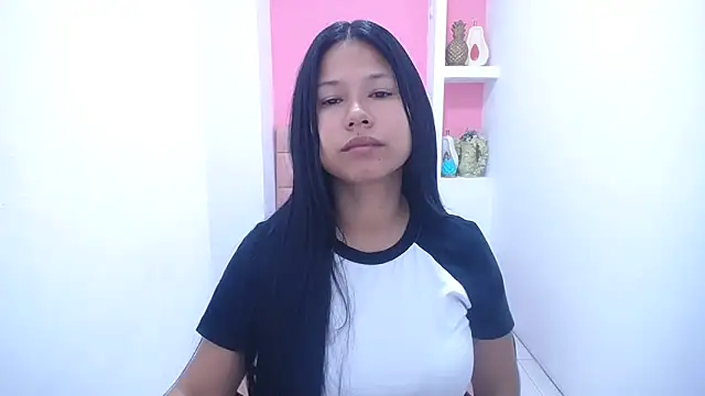 Letty Plugxo online show from March 19, 1:29 pm