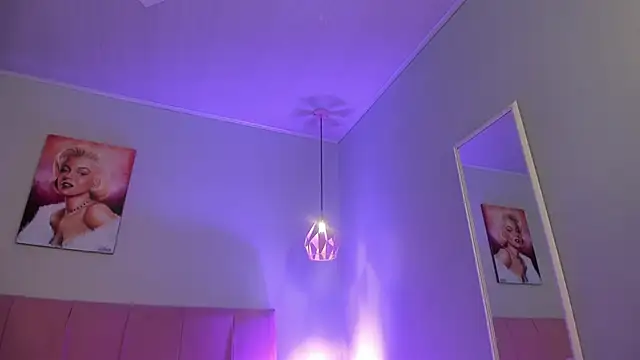 Snapshot of ScarletGV chatting on December 2, 4:40 am ScarletGV online show from December 2, 4:40 am