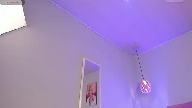 ScarletGV online show from March 21, 5:45 am