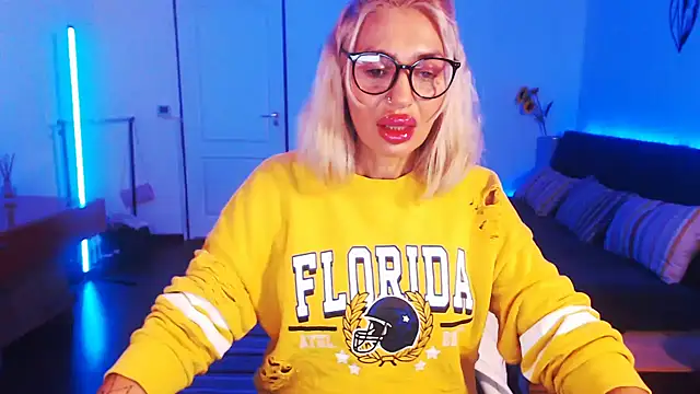 beauty chl0e online show from December 15, 7:53 pm