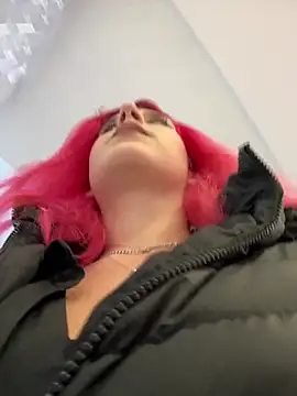 RiriRoseey online show from February 4, 8:35 am