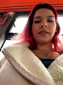 RiriRoseey online show from November 18, 8:30 am