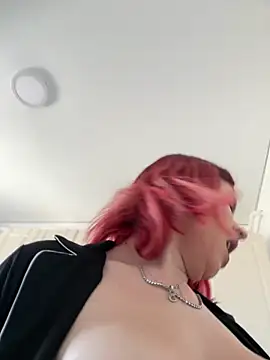 RiriRoseey online show from March 7, 8:55 am