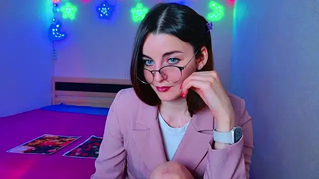 Miss Arwen online show from December 6, 6:48 am