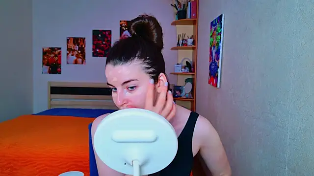 Miss Arwen online show from March 6, 4:30 am