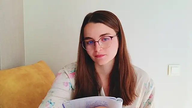 Miss Arwen online show from July 9, 6:28 am