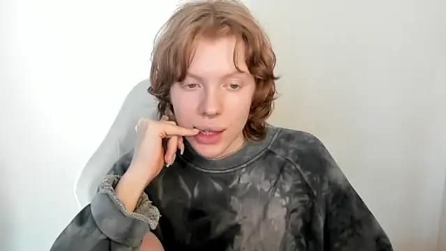 StellaDavis online show from February 17, 9:17 am