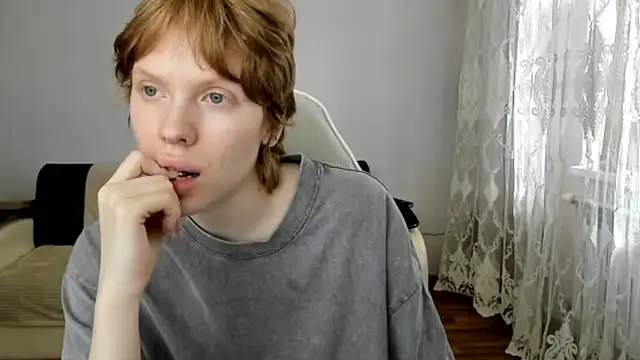 Snapshot of StellaDavis chatting on June 1, 11:12 am StellaDavis online show from June 1, 11:12 am