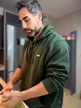 Snapshot of Alexxander20_6 chatting on October 29, 8:43 pm Alexxander20 6 online show from October 29, 8:43 pm