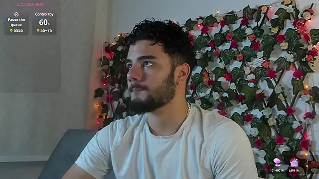 Snapshot of caprywilliams chatting on December 17, 7:07 am caprywilliams online show from December 17, 7:07 am