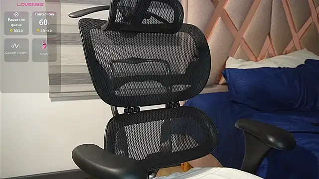 Snapshot of caprywilliams chatting on December 15, 10:47 pm caprywilliams online show from December 15, 10:47 pm