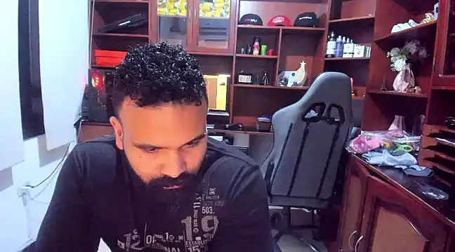 Snapshot of Drako_Argentii chatting on December 12, 6:57 am Drako Argentii online show from December 12, 6:57 am