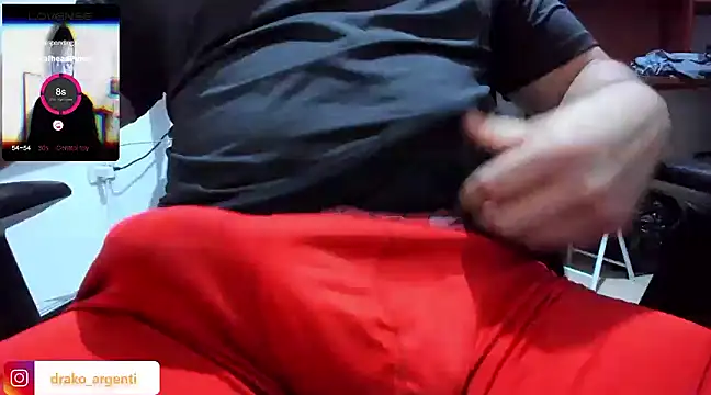 Snapshot of Drako_Argentii chatting on December 28, 10:55 pm Drako Argentii online show from December 28, 10:55 pm