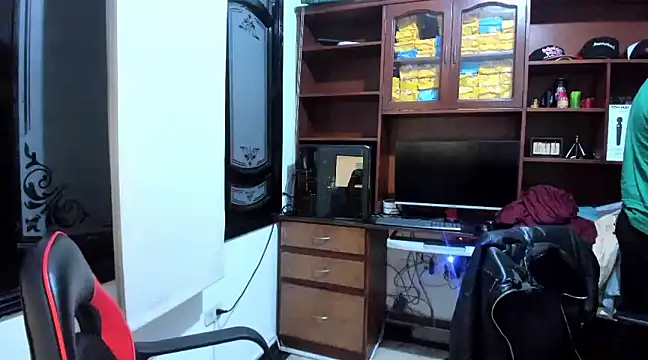 Snapshot of Drako_Argentii chatting on February 13, 11:04 pm Drako Argentii online show from February 13, 11:04 pm