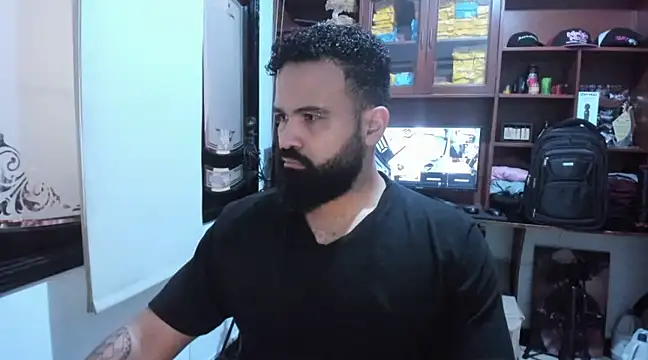 Snapshot of Drako_Argentii chatting on February 18, 1:33 pm Drako Argentii online show from February 18, 1:33 pm