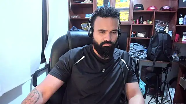 Snapshot of Drako_Argentii chatting on February 22, 3:58 pm Drako Argentii online show from February 22, 3:58 pm