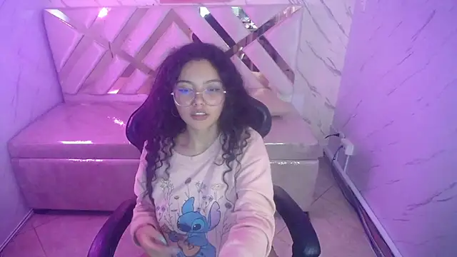 Snapshot of victoria_castillo_b chatting on March 12, 9:34 am victoria castillo b online show from March 12, 9:34 am