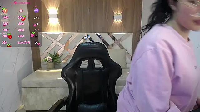 Snapshot of victoria_castillo_b chatting on October 2, 3:02 am victoria castillo b online show from October 2, 3:02 am