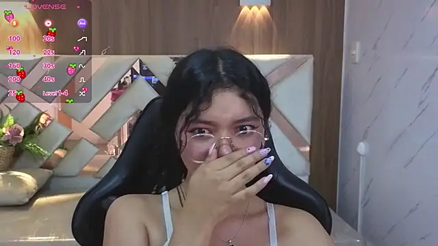 Snapshot of victoria_castillo_b chatting on October 5, 3:16 am victoria castillo b online show from October 5, 3:16 am