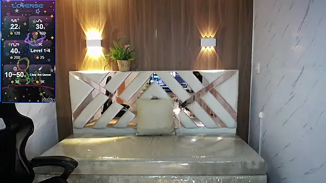 Snapshot of victoria_castillo_b chatting on November 13, 12:37 pm victoria castillo b online show from November 13, 12:37 pm