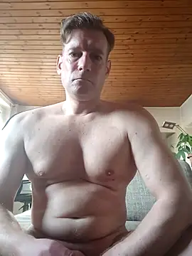 Snapshot of MArciQuarky chatting on March 13, 9:10 am MArciQuarky online show from March 13, 9:10 am