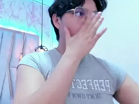 Emmapark  online show from February 21, 9:54 pm