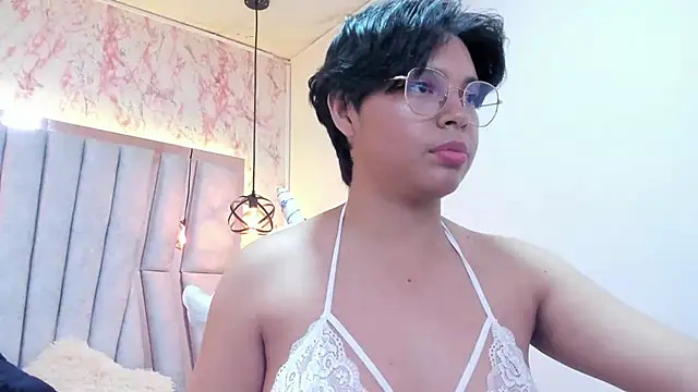 Emmapark  online show from March 4, 10:05 pm