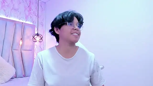 Emmapark  online show from March 8, 6:05 pm