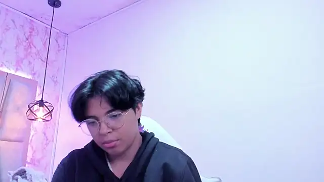 Emmapark  online show from March 9, 2:21 pm