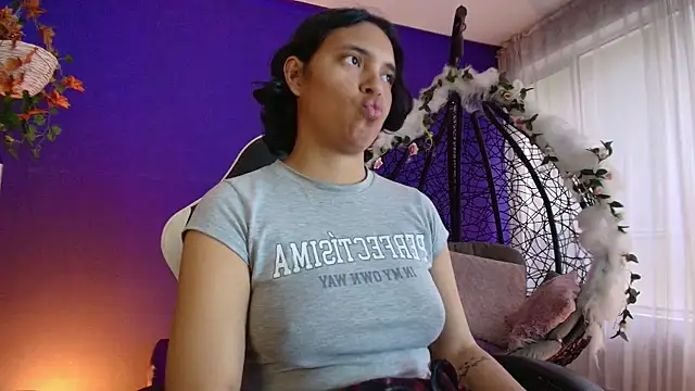 Emmapark  online show from March 27, 6:40 pm