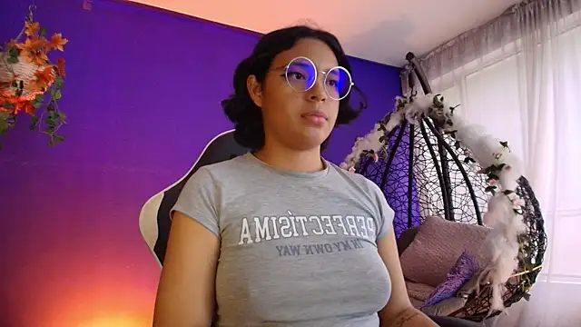 Emmapark  online show from April 21, 6:34 pm