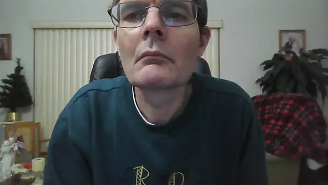 Snapshot of Copfiremen4566 chatting on December 28, 3:04 am Copfiremen4566 online show from December 28, 3:04 am