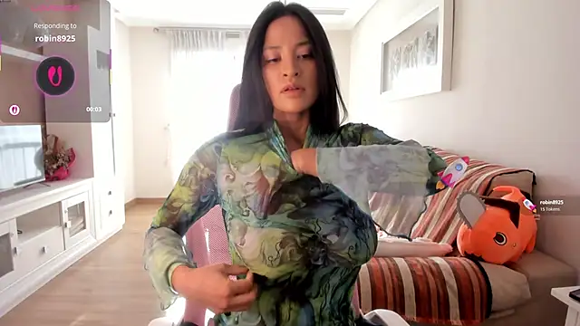 bella apont online show from November 20, 9:31 am