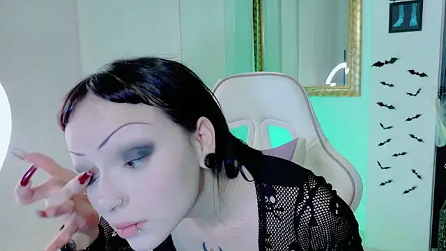 Madison Jackson online show from April 12, 7:30 pm