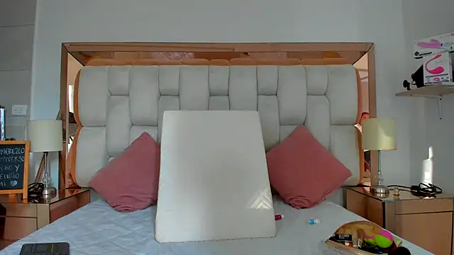 Snapshot of emilyparkerr01 chatting on October 27, 10:03 pm emilyparkerr01 online show from October 27, 10:03 pm