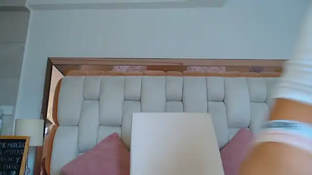 Snapshot of emilyparkerr01 chatting on November 4, 9:14 pm emilyparkerr01 online show from November 4, 9:14 pm