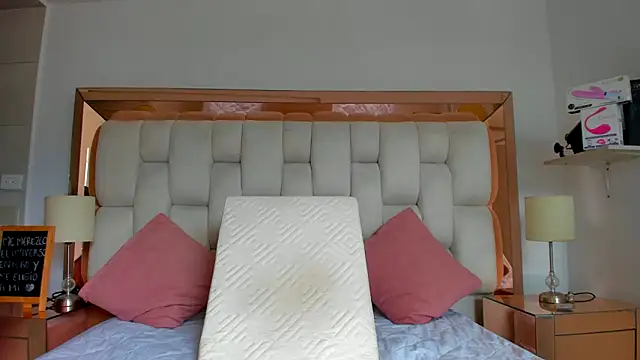 Snapshot of emilyparkerr01 chatting on November 15, 7:32 pm emilyparkerr01 online show from November 15, 7:32 pm