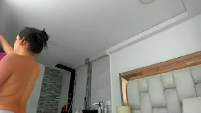 Snapshot of emilyparkerr01 chatting on November 28, 10:45 pm emilyparkerr01 online show from November 28, 10:45 pm